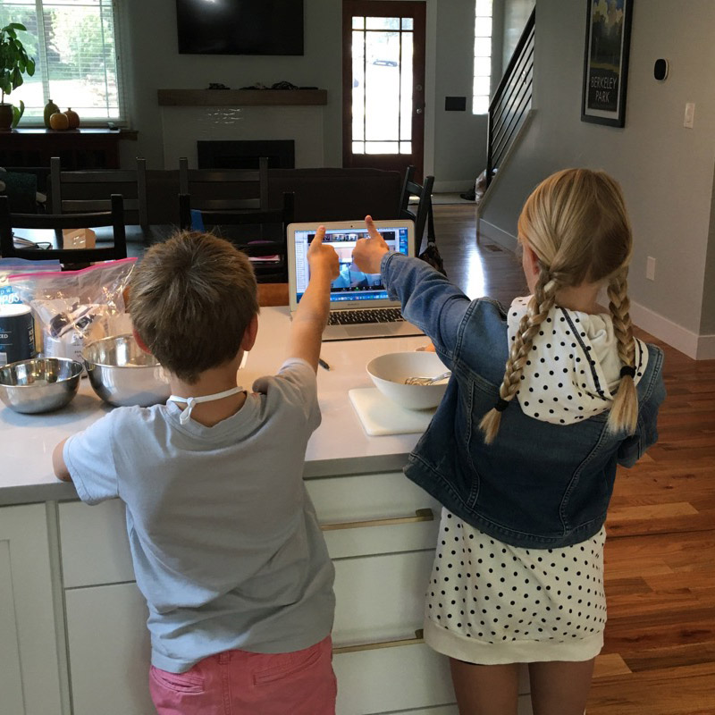 brother and sister enjoying a sticky fingers cooking private online cooking class